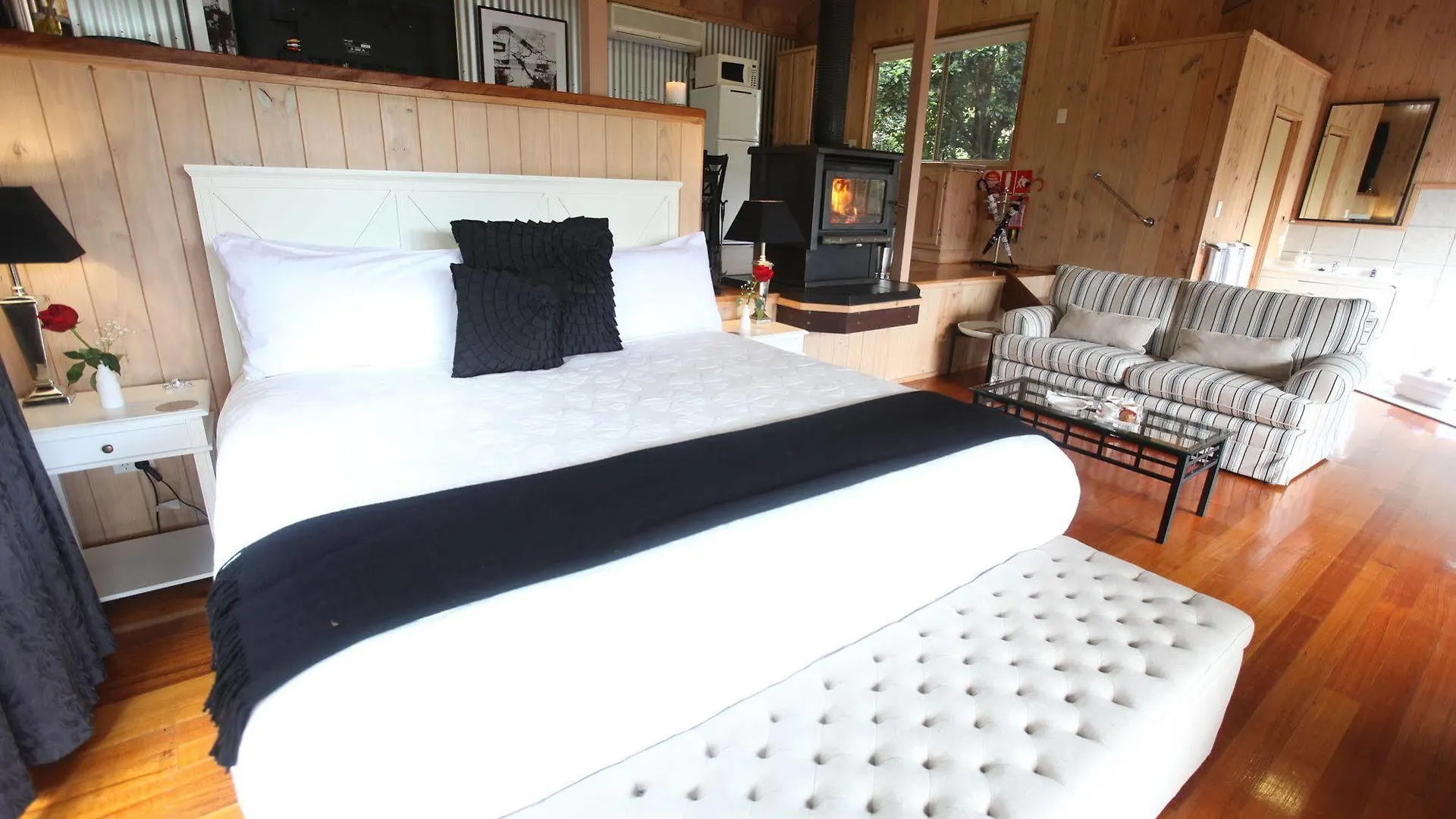 Belle'S At Montville Lodge